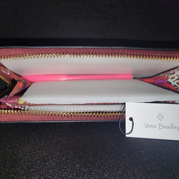 Vera Bradley Quilted Georgia Wallet. NEW With Tags - Picture 2 of 10